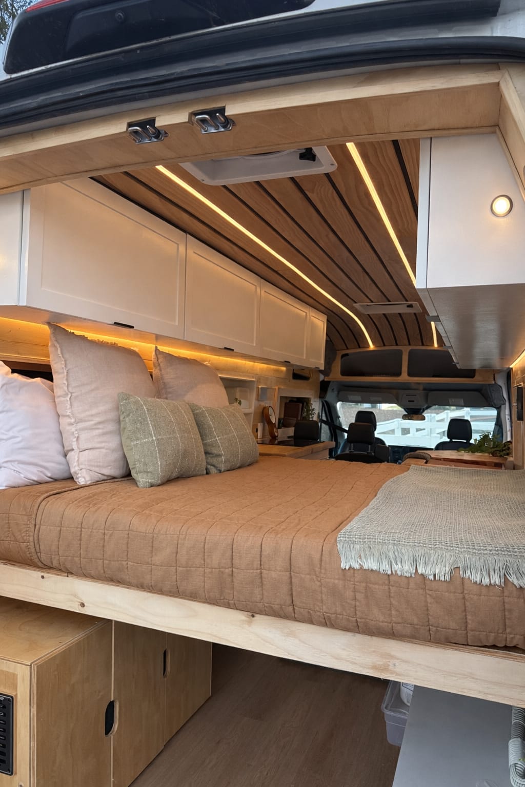 Haven Transit fixed queen bed